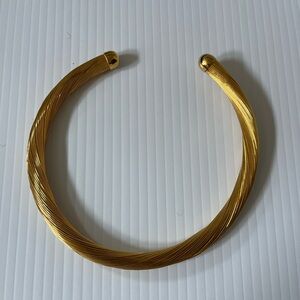 Elegant Gold-Tone Women's Choker Necklace.  Unbranded Vintage.